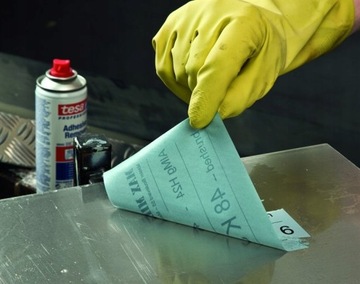 Tesa Zmywacz w Sprayu Do Usuwania Kleju Naklejek Etykiet Taśm Czyścik 200ml