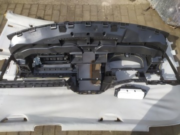 DESKA KONZOLA KOKPIT VOLKSWAGEN GOLF V 5 EVROPA