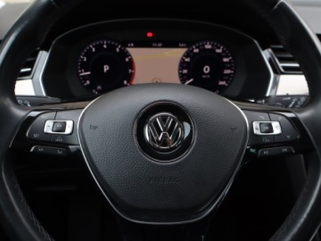 Volkswagen Passat B8 Variant 2.0 TSI BlueMotion Technology 280KM 2017 VW Passat 2.0 TSI, Salon Polska, Serwis ASO, 4X4, zdjęcie 17