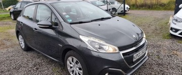 Peugeot 208 I Hatchback 5d Facelifting 1.2 PureTech 82KM 2016 Peugeot 208 Peugeot 208 1.2 PureTech Allure 1.2 Benzyna 82KM, zdjęcie 1