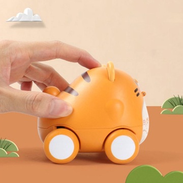 Отодвинуть игрушечные машинки, маленькие миниатюрные фрикционные