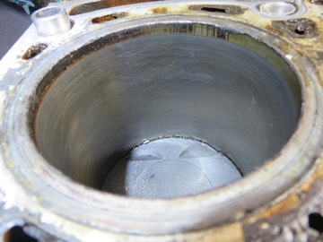 BLOK PEUGEOT 407 3.0 V6 211 KM XFV