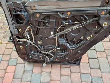 DVEŘE ZADNÍ PRAVÉ LANCIA THEMA / CHRYSLER 300C