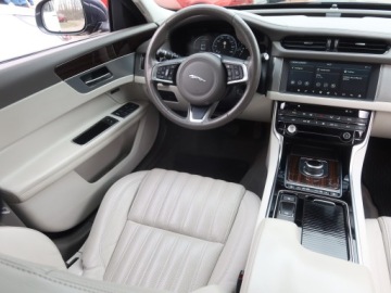 Jaguar XF II Sedan 2.0 i4D 240KM 2017 Jaguar XF 25d AWD, Salon Polska, 237 KM, 4X4, zdjęcie 6