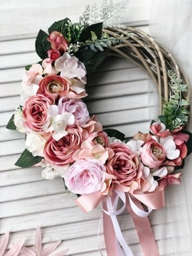 ВЕСЕННИЙ ЦВЕТОЧНЫЙ ВЕНОК НА ДВЕРЬ, РОЗЫ, ПЛАТЬЕ