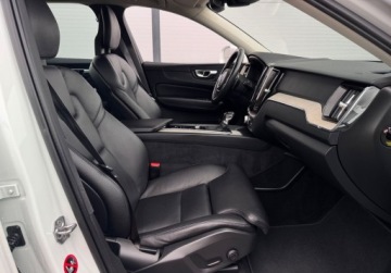 Volvo XC60 II Crossover D4 190KM 2018 Volvo XC 60 D4 190ps 4x4 FullLed El.Klapa Fotele Pamieci Skora Kamera Gwar, zdjęcie 6