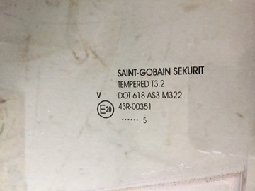 KIA VENGA 2015 SKLO (OKNO) DVEŘE LEVÝ ZADNÍ KOUŘOVÝ