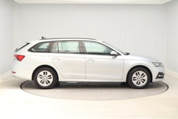 Skoda Octavia IV Kombi 2.0 TDI 115KM 2022 Skoda Octavia 2.0 TDI, 1. Właściciel, Serwis ASO, zdjęcie 5