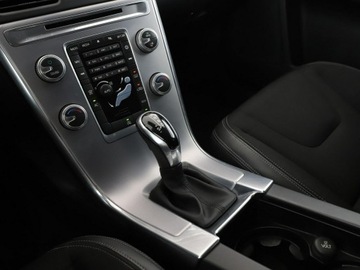 Volvo XC60 I SUV Facelifting 2.0 D3 DRIVE-E 150KM 2017 Volvo XC 60 2.0 D3 Automat Momentum Nawigacja, zdjęcie 26