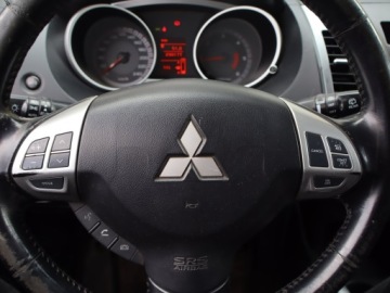 Mitsubishi Outlander II 2.0 DID DOHC 140KM 2007 Mitsubishi Outlander 2.0 DI-D, 4X4, 7 miejsc, zdjęcie 16