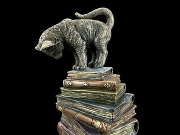 Figurka Rzeźba Statuetka Kot na książkach RZEŹBA VERONESE WU78012A4