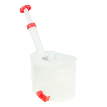 Проверка вишневой вишни с контейнером из оливкового масля