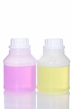 Бутылка 250 мл с крышкой из полиэтилена высокой плотности.