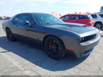 Dodge Challenger III 2016 Dodge Challenger 2016, SRT, 6.2L, Hellcat 6.2 Benzyna 707KM, zdjęcie 2