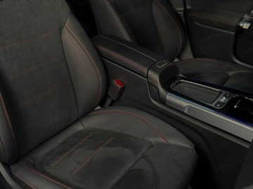 Mercedes GLB SUV 1.3 200 163KM 2025 MERCEDES-BENZ GLB 200 AMG Line Suv 1.3 (163KM) 2025, zdjęcie 13