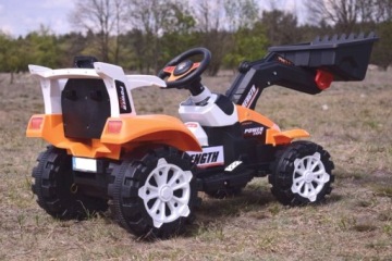 ТРАКТОР С ЭКСКАВАТОРОМ С ПИТАНИЕМ ОТ АККУМУЛЯТОРА 2x45 Вт СВЕТОДИОДНЫЙ ПУЛЬТ ДИСТАНЦИОННОГО УПРАВЛЕНИЯ