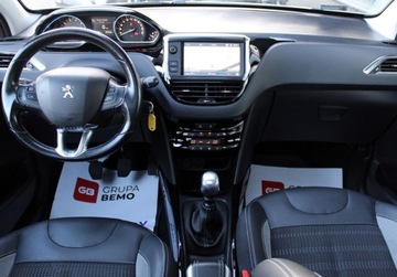 Peugeot 2008 I SUV Facelifting 1.2 PureTech 130KM 2018 Peugeot 2008 1.2 130 KM Allure MirrorScreen Czujniki Navi Panorama Salon PL, zdjęcie 17