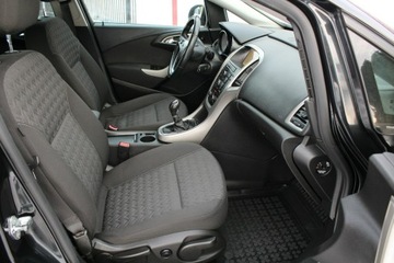 Opel Astra J Sports Tourer Facelifting 2.0 CDTI ECOTEC 165KM 2013 Opel Astra 2.0 CDTI 165KM Active Nawigacja z, zdjęcie 13