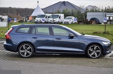 Volvo V60 II  2021 Volvo V60 B3 B Geartronic Momentum Pro 163KM 2021r, zdjęcie 8