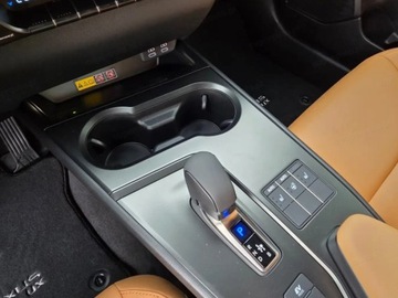 Lexus UX Crossover Facelifting 2.0 300h 199KM 2025 Od ręki - 300h F Sport Design 2.0 Hybrid Dynamic Force 199KM, zdjęcie 8