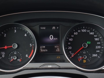 Volkswagen Passat B8 Variant 2.0 TDI BlueMotion SCR 190KM 2017 VW Passat 2.0 TDI, Salon Polska, Serwis ASO, zdjęcie 10