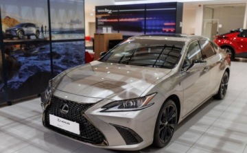 Lexus ES VII (XV70) Sedan Facelifting 300h 218KM 2024 Lexus ES 300h F Sport Dign 2.5 Hybryda 218KM, zdjęcie 2