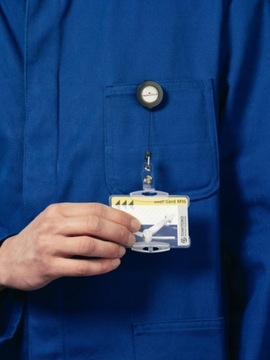 Прочный механизм удаления идентификационных бейджей