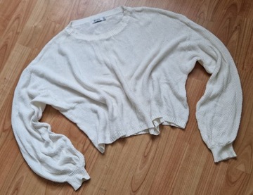 Luźny kremowy krótki sweter Bershka S
