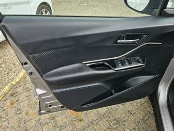 Toyota C-HR I Crossover 1.8 Hybrid 122KM 2019 Toyota C-HR 1,8 Hybryda 122KM automat kamera, zdjęcie 12