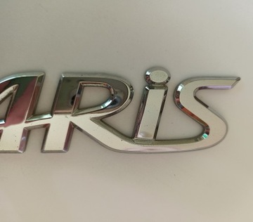 NÁPIS ZNAK TOYOTA YARIS II 05-11R