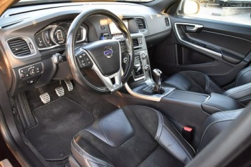 Volvo V60 I Kombi Facelifting 2.0 D4 DRIVE-E 190KM 2018 Volvo V60 2,0D4 190Km R-Design Alcantara Led Navi, zdjęcie 8