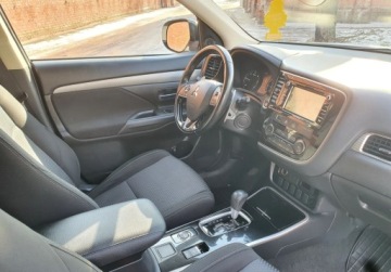 Mitsubishi Outlander III 2018 Mitsubishi Outlander Intense PLUS Kamera GetHelp 2.3 Diesel 150KM, zdjęcie 9