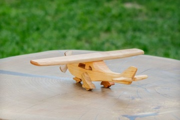 Деревянный самолет. Деревянная модель самолета