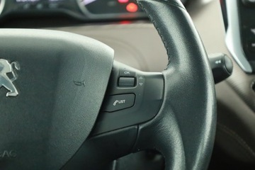 Peugeot 208 I Hatchback 5d 1.4 HDI 68KM 2013 Peugeot 208 1.4 HDI, Navi, Klima, Klimatronic, zdjęcie 15