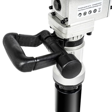 Бензиновый копер мощностью 900 Вт.