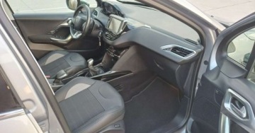Peugeot 2008 I SUV Facelifting 1.2 PureTech 110KM 2016 Peugeot 2008 Peugeot 2008 PureTech 110 StopampStart Business-Line 1.2, zdjęcie 17