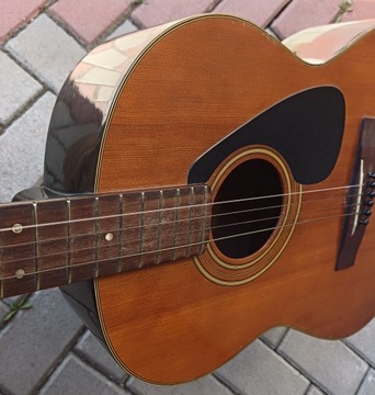 Винтажная акустическая гитара YAMAHA FG-75 — фолк-гитара 1970-х годов.