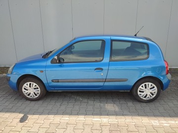 Renault Clio II Hatchback 1.2 i 16V 75KM 2001 Renault Clio Renault Clio II Zadbany, zdjęcie 1