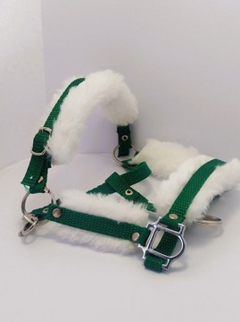 Недоуздок для лошади-любителя А4 с меховым зеленым поводком и поводьями
