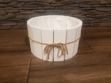 ДЕРЕВЯННЫЙ ЦВЕТОЧНЫЙ ГОРШОК, БЕЛАЯ КОРОБКА, САДОВАЯ КРЫШКА