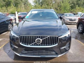 Volvo XC60 II 2023 Volvo XC 60 B5 PLUS BRIGHT THEME, 2023 2.0 Benzyna 247KM, zdjęcie 2
