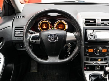 Toyota Corolla X Sedan Facelifting 1.6 Valvematic 132KM 2012 TOYOTA Corolla 1.6 Premium Sedan 132KM 2012, zdjęcie 9