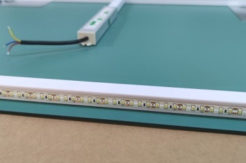 ЗЕРКАЛО СО СВЕТОДИОДНОЙ ПОДСВЕТКОЙ 60 x 80 см BORNEO