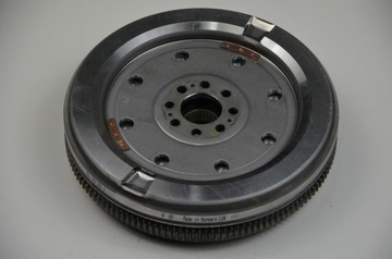 KOLO DVOUHMOTNÉ 05L105266J VW GOLF VII R 2.0TFSI