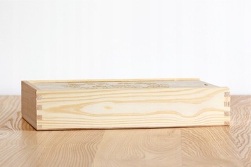 Коробка с гравировкой для фотографий 18х23 с отделением.