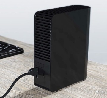 WD Elements Desktop, 20 ТБ, 3,5 дюйма, USB 3.0 WDBWLG0200HBK