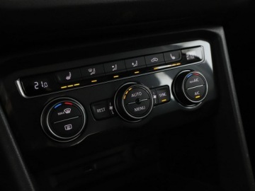 Volkswagen Tiguan II SUV 2.0 TDI 150KM 2019 Volkswagen Tiguan LED klima auto grzane fotele, zdjęcie 27