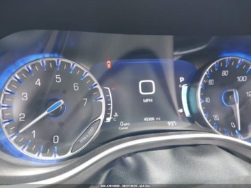 Chrysler Pacifica II 2024 Chrysler Pacifica Touring L 2024 3.6l 3.6 Benzyna 287KM, zdjęcie 12