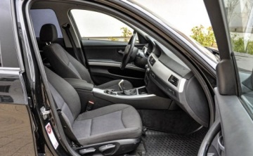 BMW Seria 3 E90-91-92-93 Limuzyna E90 318i 143KM 2010 BMW Seria 3 Lift 2010 r. Bezwypadkowy 2.0 Benzyna 143KM, zdjęcie 10