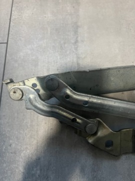 ПЕТЛЯ КАПОТА ЛЕВАЯ DISCOVERY SPORT L550
